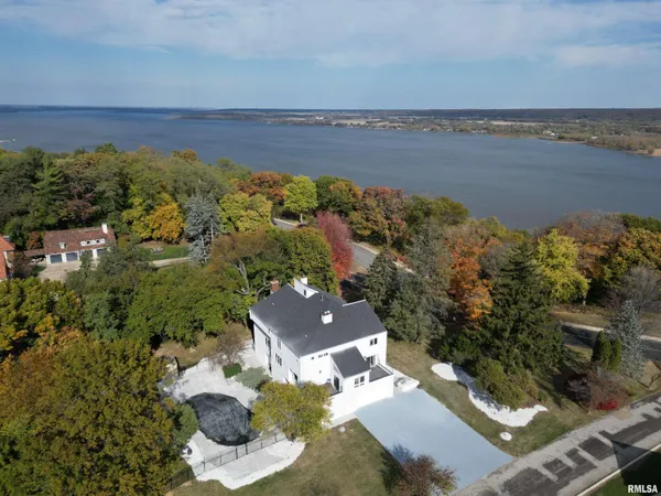 $995,000 | 4119 North Grandview Drive, Peoria, IL 61611