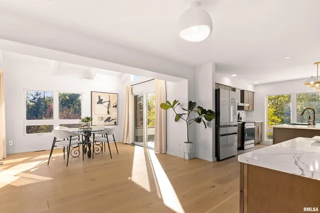 $1,050,000 | 4119 North Grandview Drive, Peoria, IL 61611