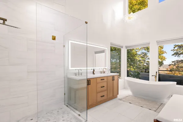 $995,000 | 4119 North Grandview Drive, Peoria, IL 61611