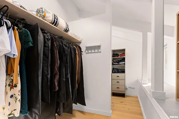 $995,000 | 4119 North Grandview Drive, Peoria, IL 61611