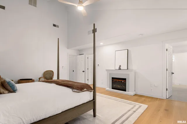 $1,050,000 | 4119 North Grandview Drive, Peoria, IL 61611