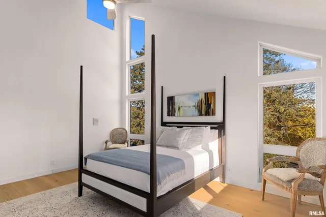 $1,050,000 | 4119 North Grandview Drive, Peoria, IL 61611