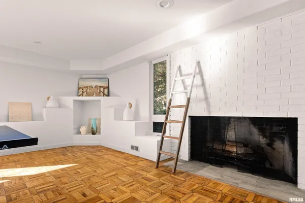 $995,000 | 4119 North Grandview Drive, Peoria, IL 61611