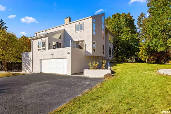 $995,000 | 4119 North Grandview Drive, Peoria, IL 61611