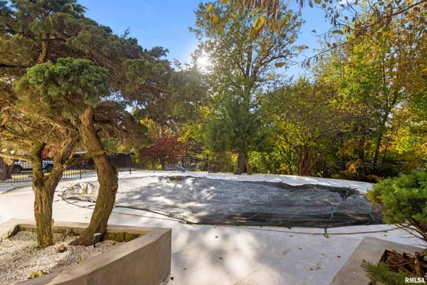 $995,000 | 4119 North Grandview Drive, Peoria, IL 61611