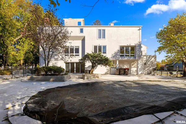 $995,000 | 4119 North Grandview Drive, Peoria, IL 61611