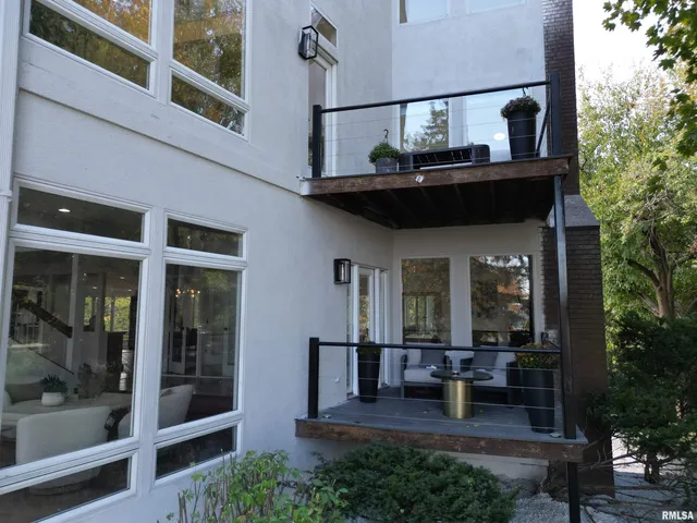 $1,050,000 | 4119 North Grandview Drive, Peoria, IL 61611