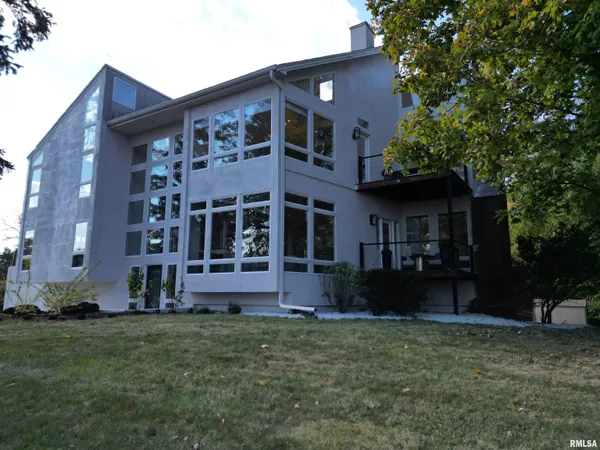 $995,000 | 4119 North Grandview Drive, Peoria, IL 61611