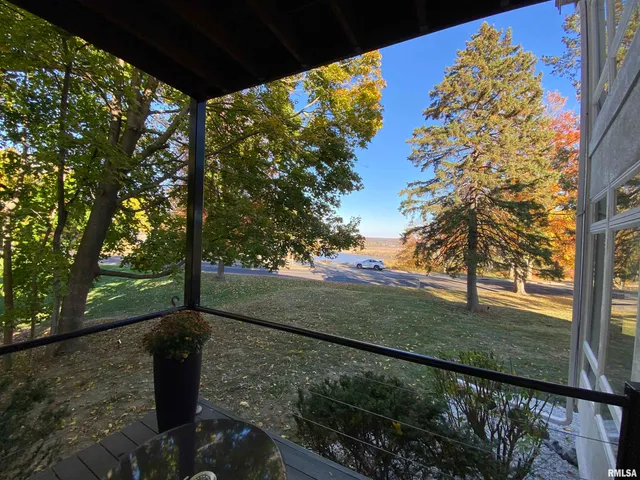 $1,050,000 | 4119 North Grandview Drive, Peoria, IL 61611