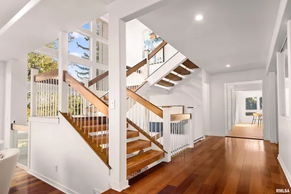 $995,000 | 4119 North Grandview Drive, Peoria, IL 61611