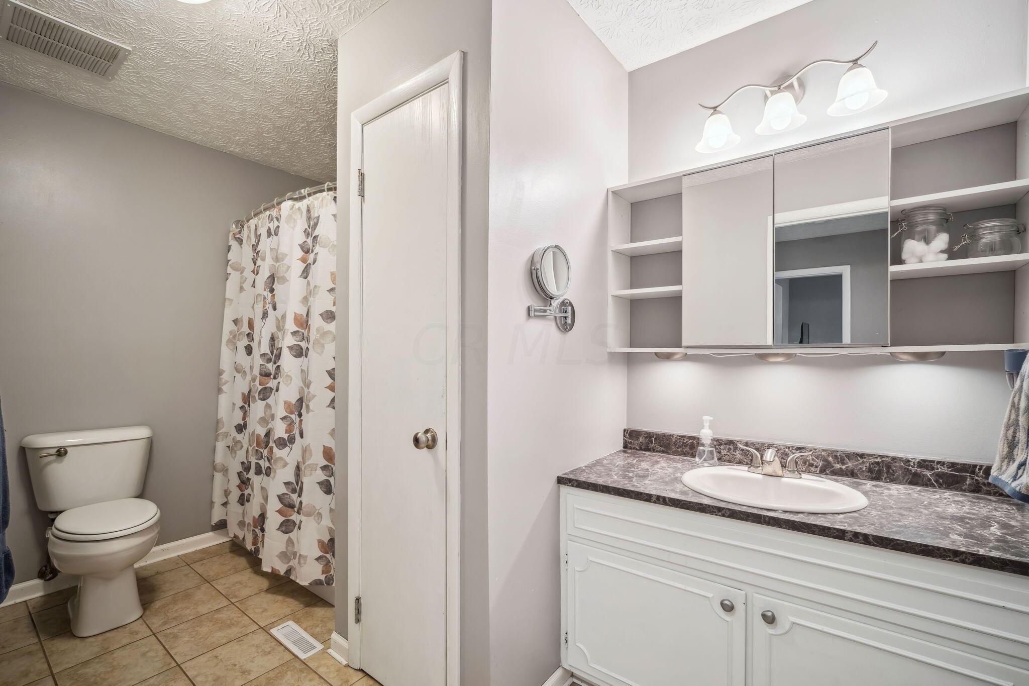 277 Rimbey Avenue Columbus, OH 43230 - Photo 37 of 51 Full Bathroom #1