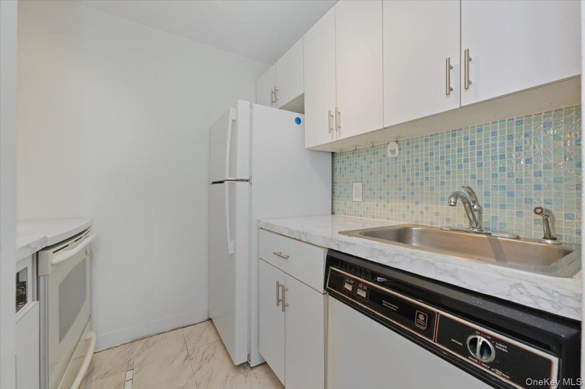 250 Shore Road, Unit 4D Long Beach, NY 11561 - Photo 4 of 16