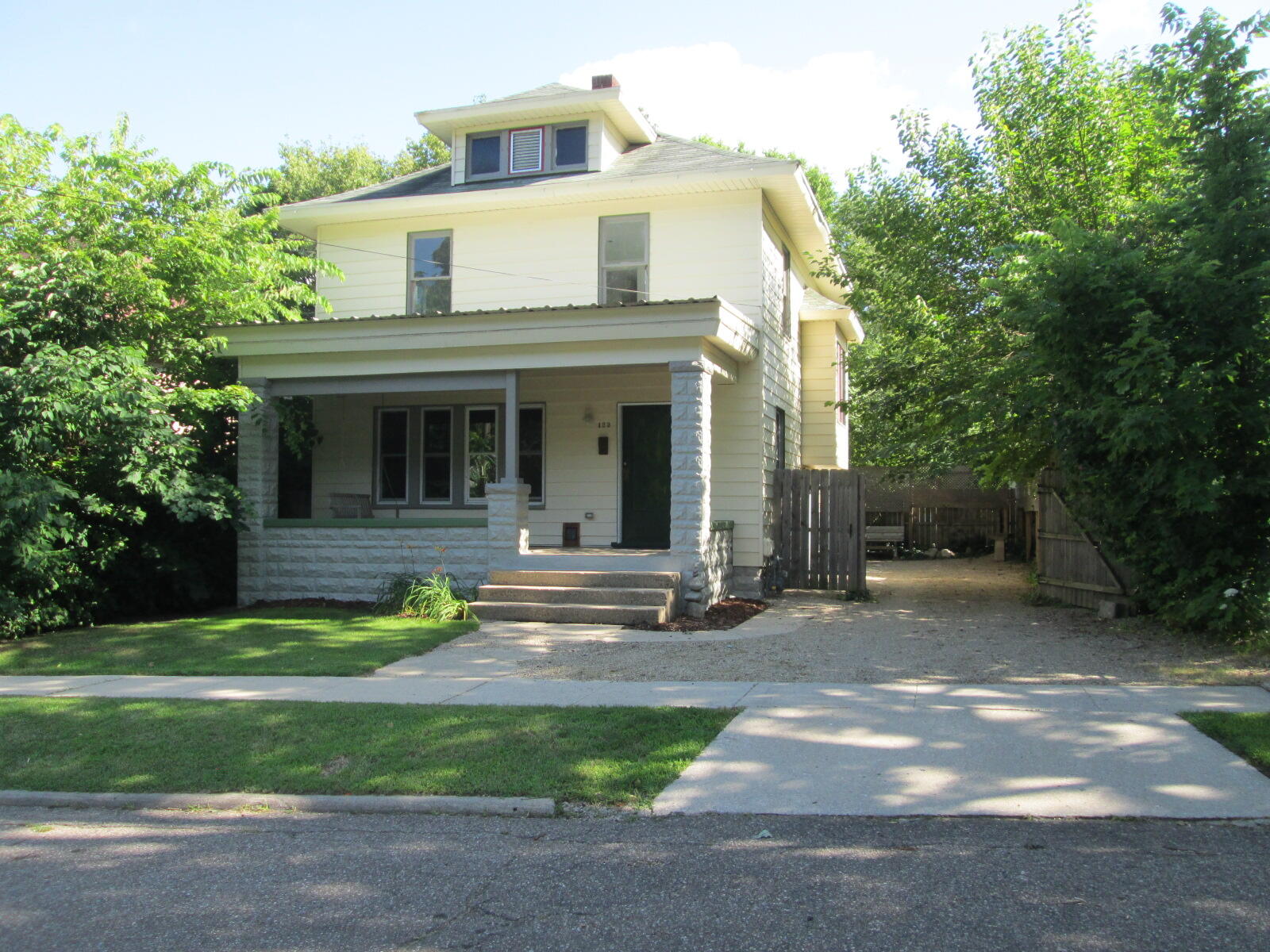 123 Roe Street Buchanan, MI 49107 - Photo 1 of 29 Primary