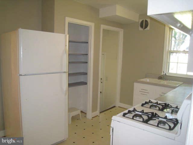 5905 Walton Road Bethesda, MD 20817 - Photo 12 of 30 Kitchen