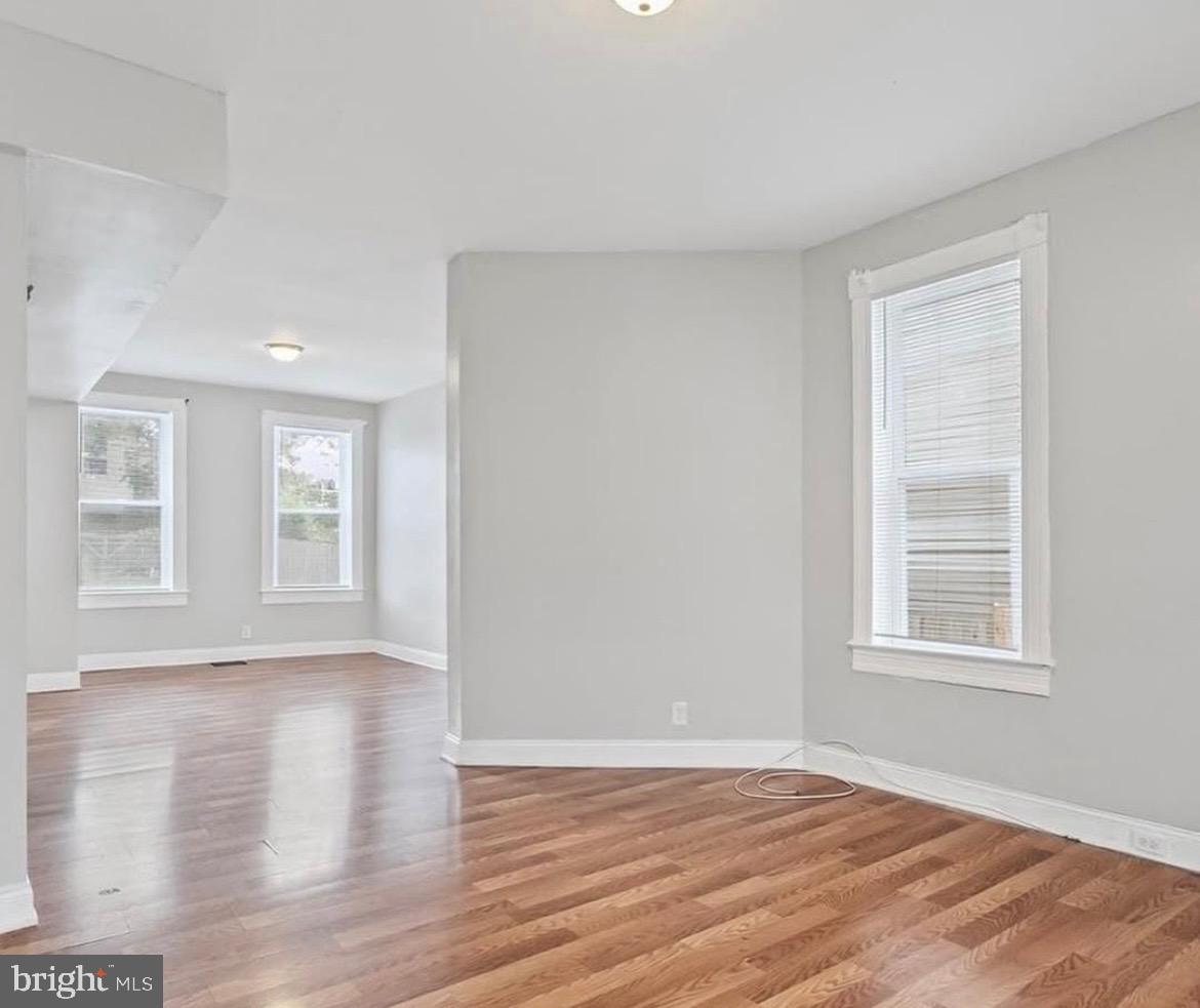 5 South Woodington Road Baltimore, MD 21229 - Photo 3 of 16