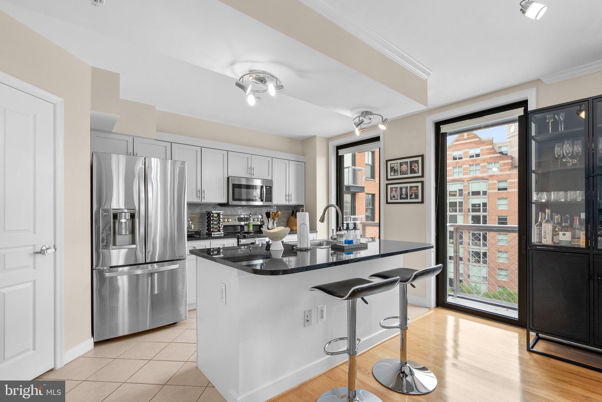 616 E Street Northwest, Unit 818 Washington, DC 20004 - Photo 4 of 40 Sleek Steel Kitchen