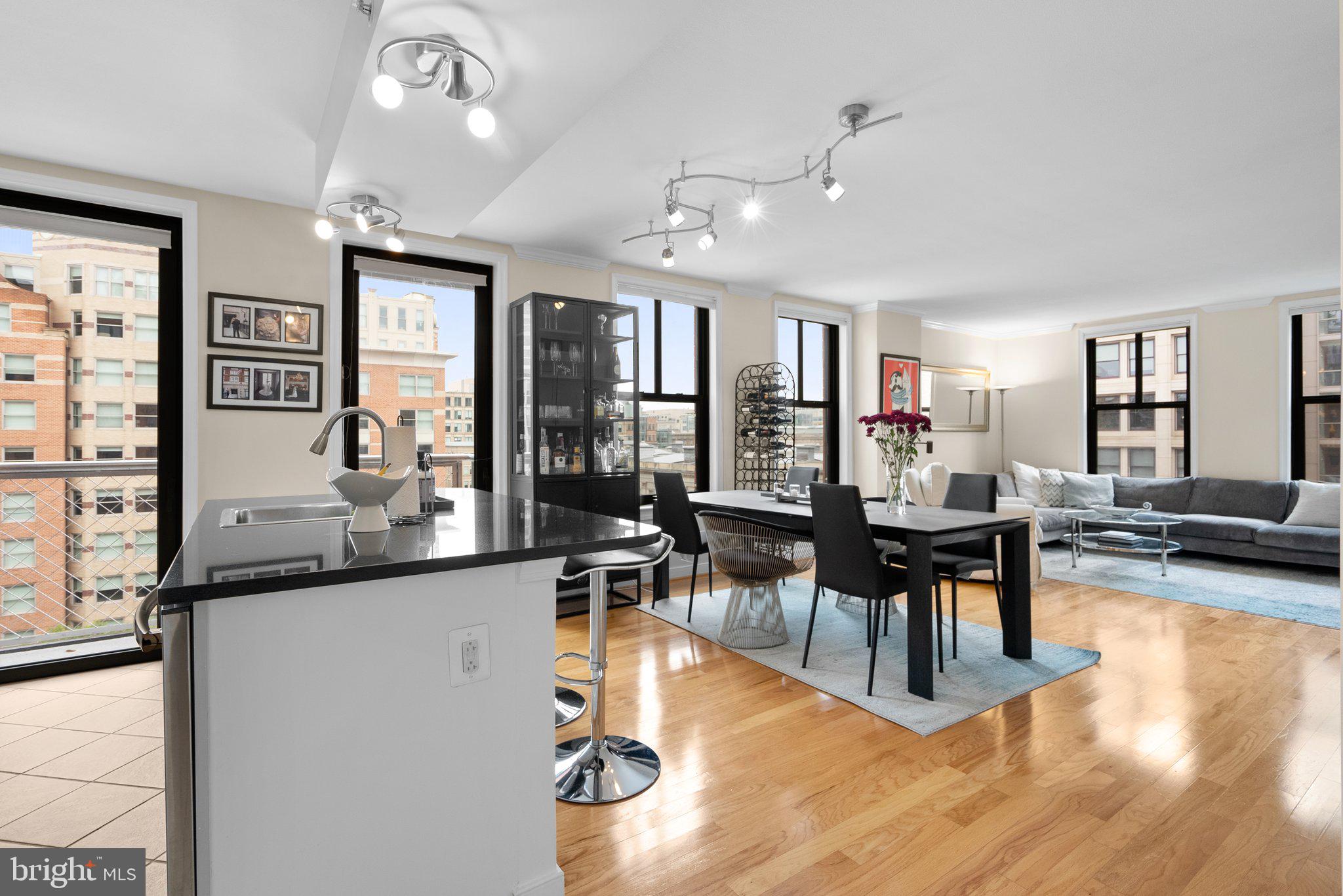 616 E Street Northwest, Unit 818 Washington, DC 20004 - Photo 5 of 40 Kitchen / Dining Area