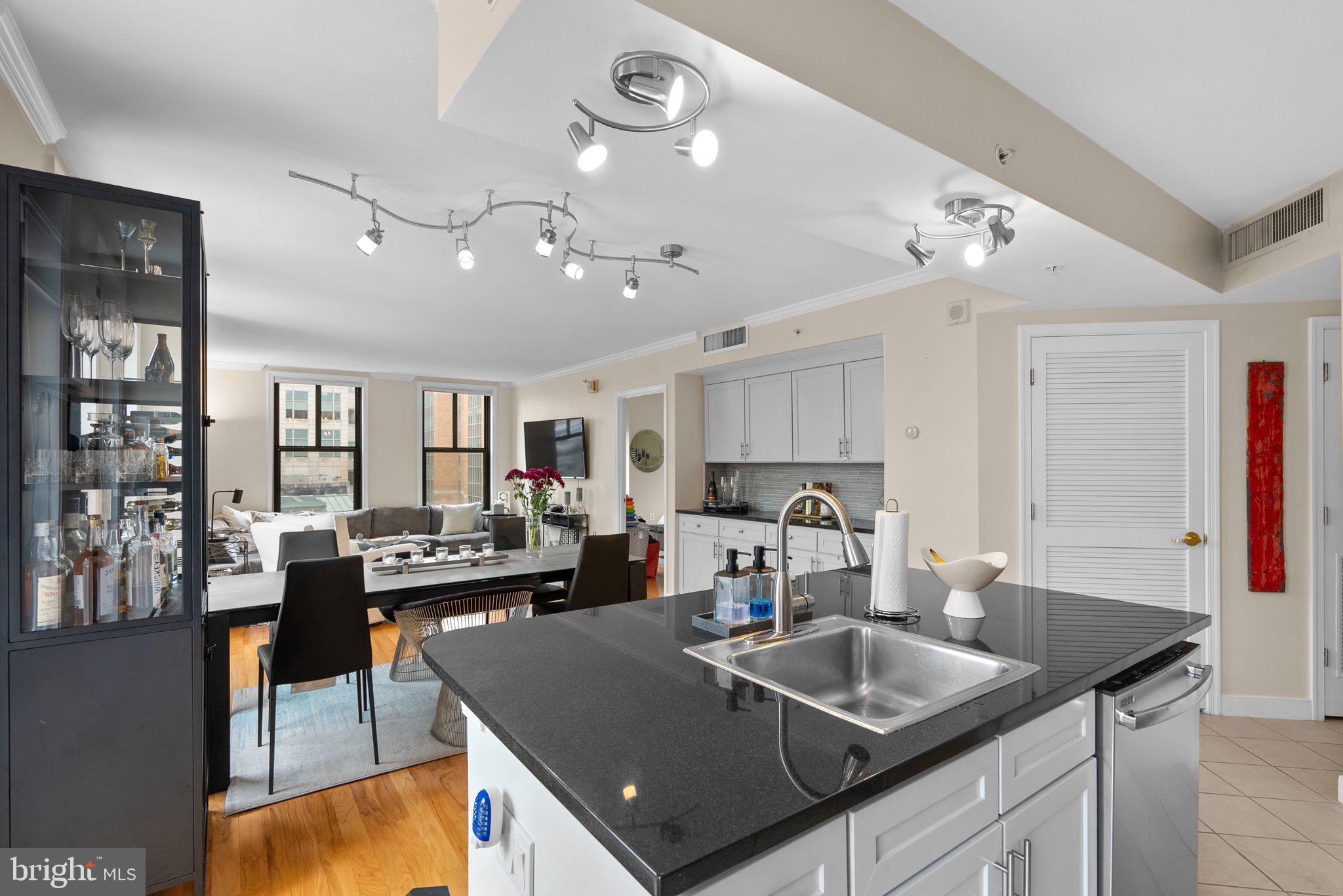 616 E Street Northwest, Unit 818 Washington, DC 20004 - Photo 6 of 40 Island Countertop