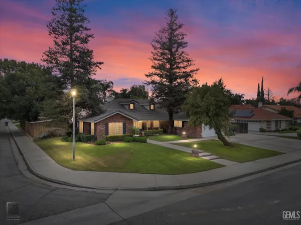 a view of a house with swimming pool and sitting area