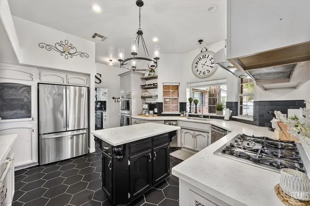a very nice looking dining room with a breakfast area