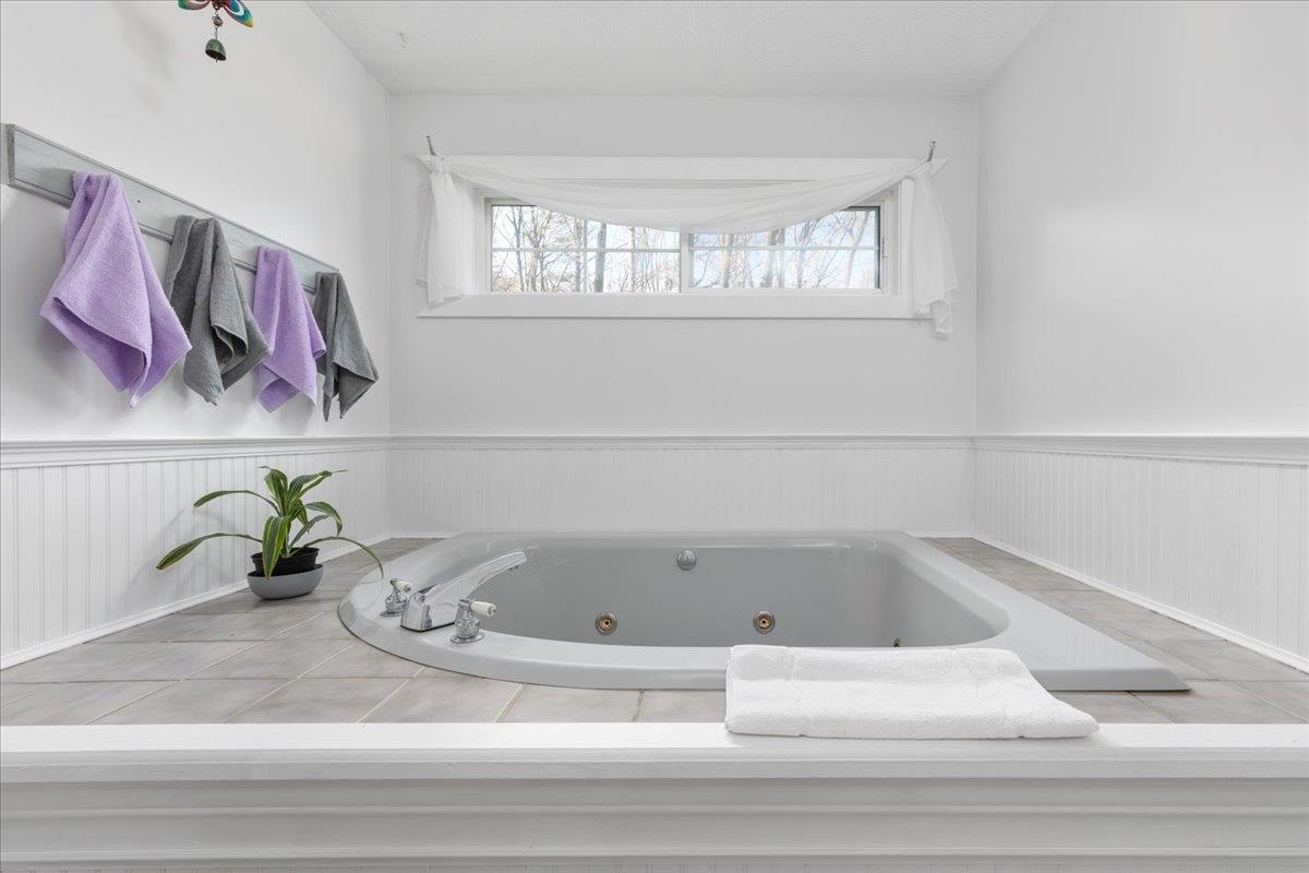 209 Park Ridge Court Front Royal, VA 22630 - Photo 39 of 59 a bathroom with a bathtub