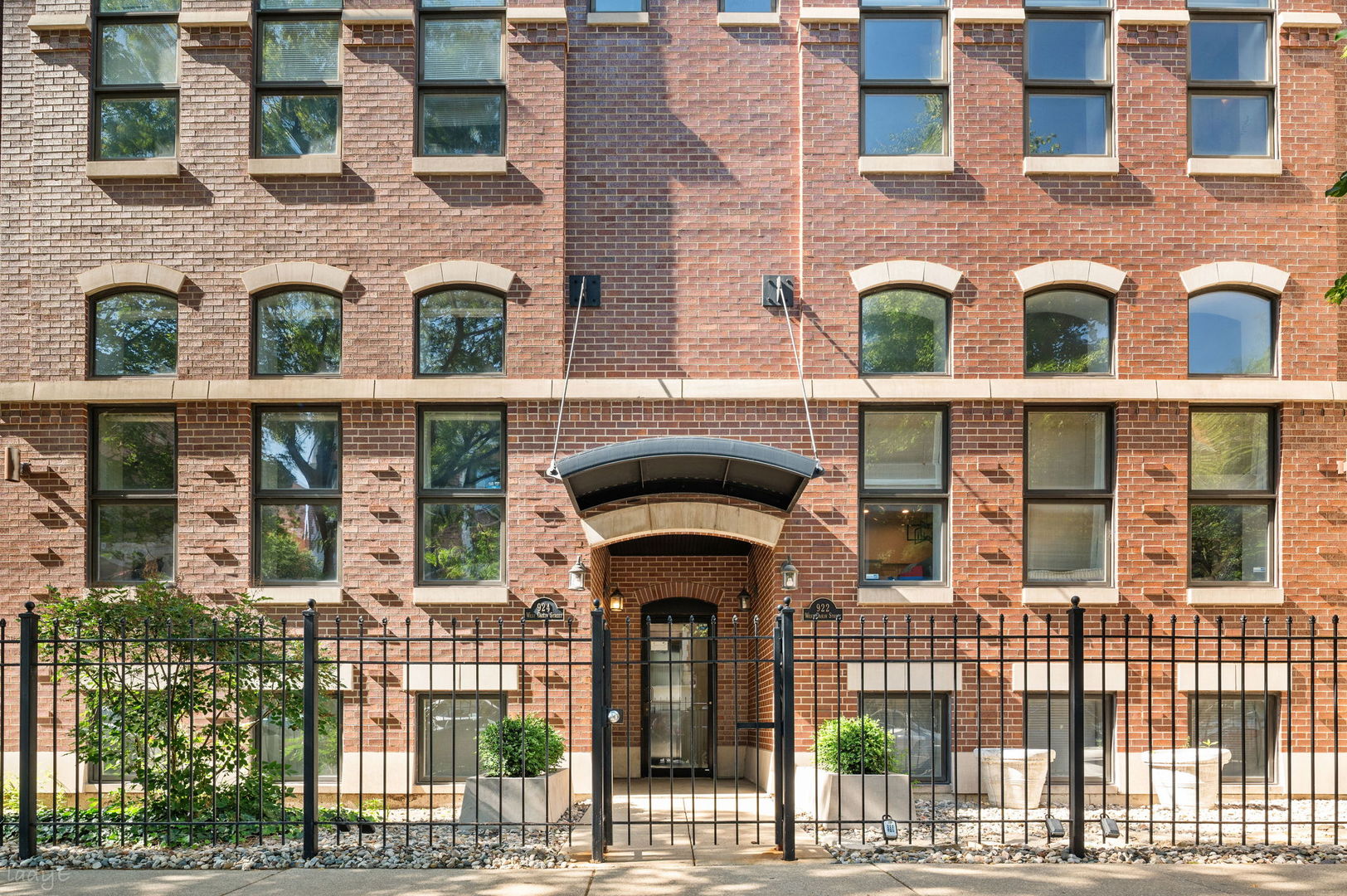 924 West Dakin Street, Unit 4 Chicago, IL 60613 - Photo 2 of 30