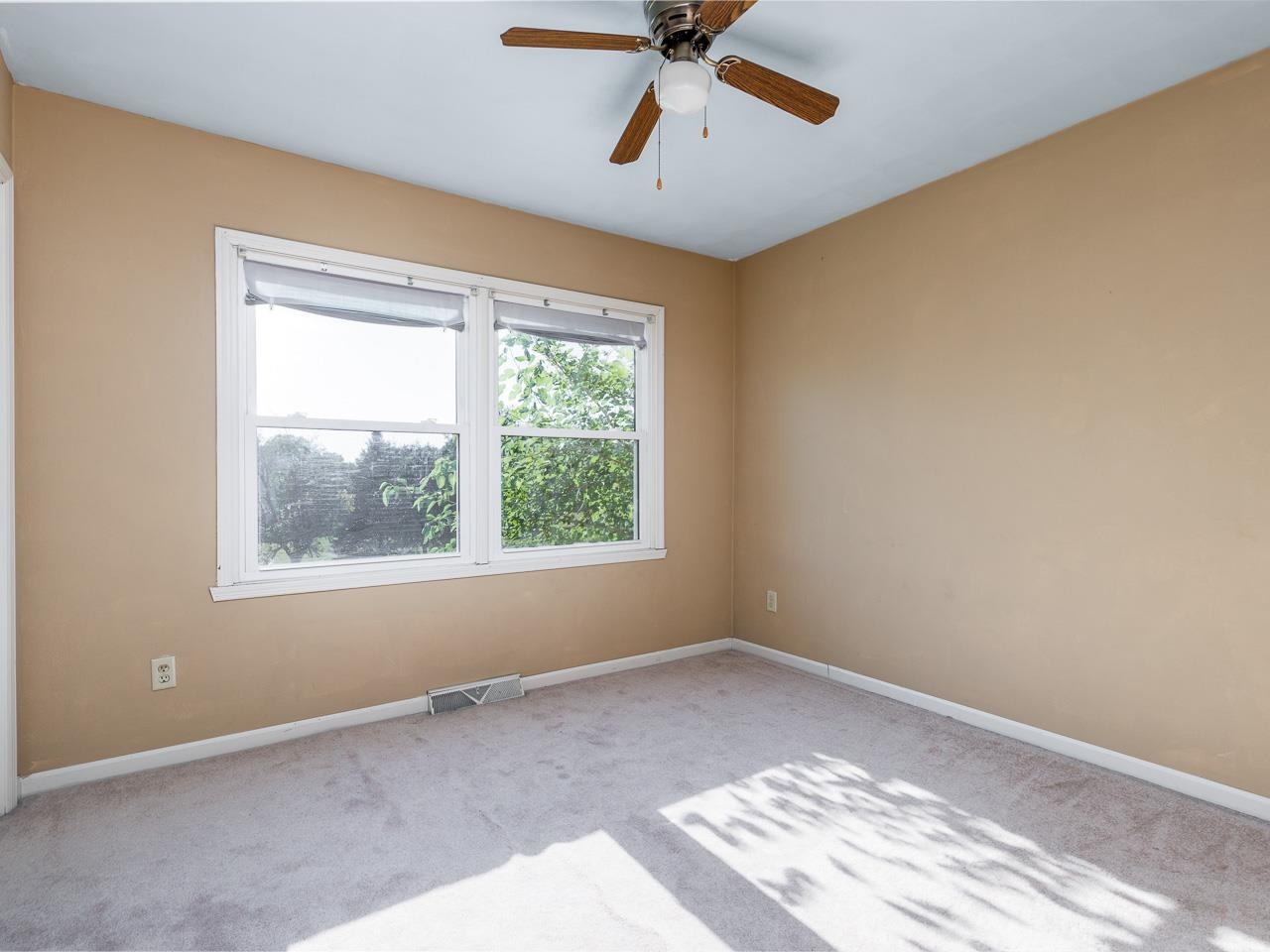 1476 Chadbourne Drive Lake Summerset, IL 61019 - Photo 13 of 22 a view of an empty room with a window