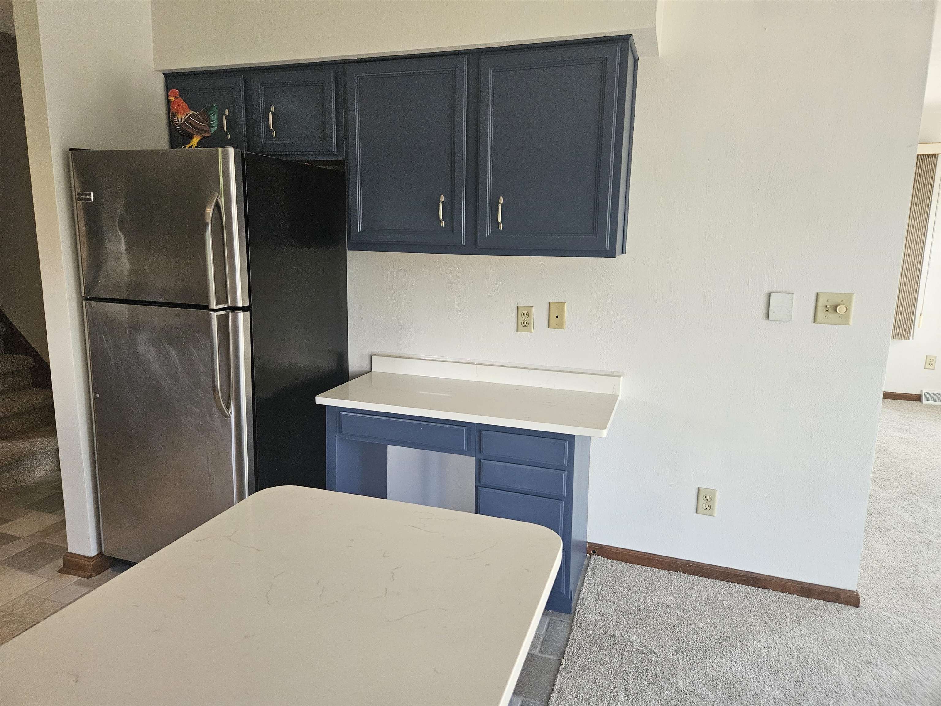 1476 Chadbourne Drive Lake Summerset, IL 61019 - Photo 8 of 22 a kitchen with stainless steel appliances a refrigerator and cabinets