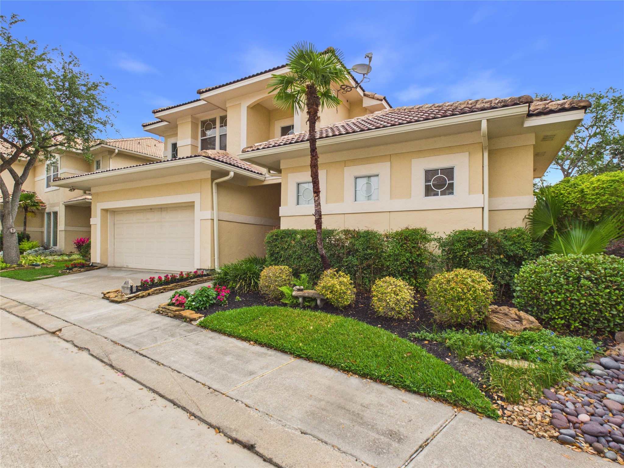 403 Harborside Way Kemah, TX 77565 - Photo 1 of 39 403 Harborside Way is ready for you to make your dream home.