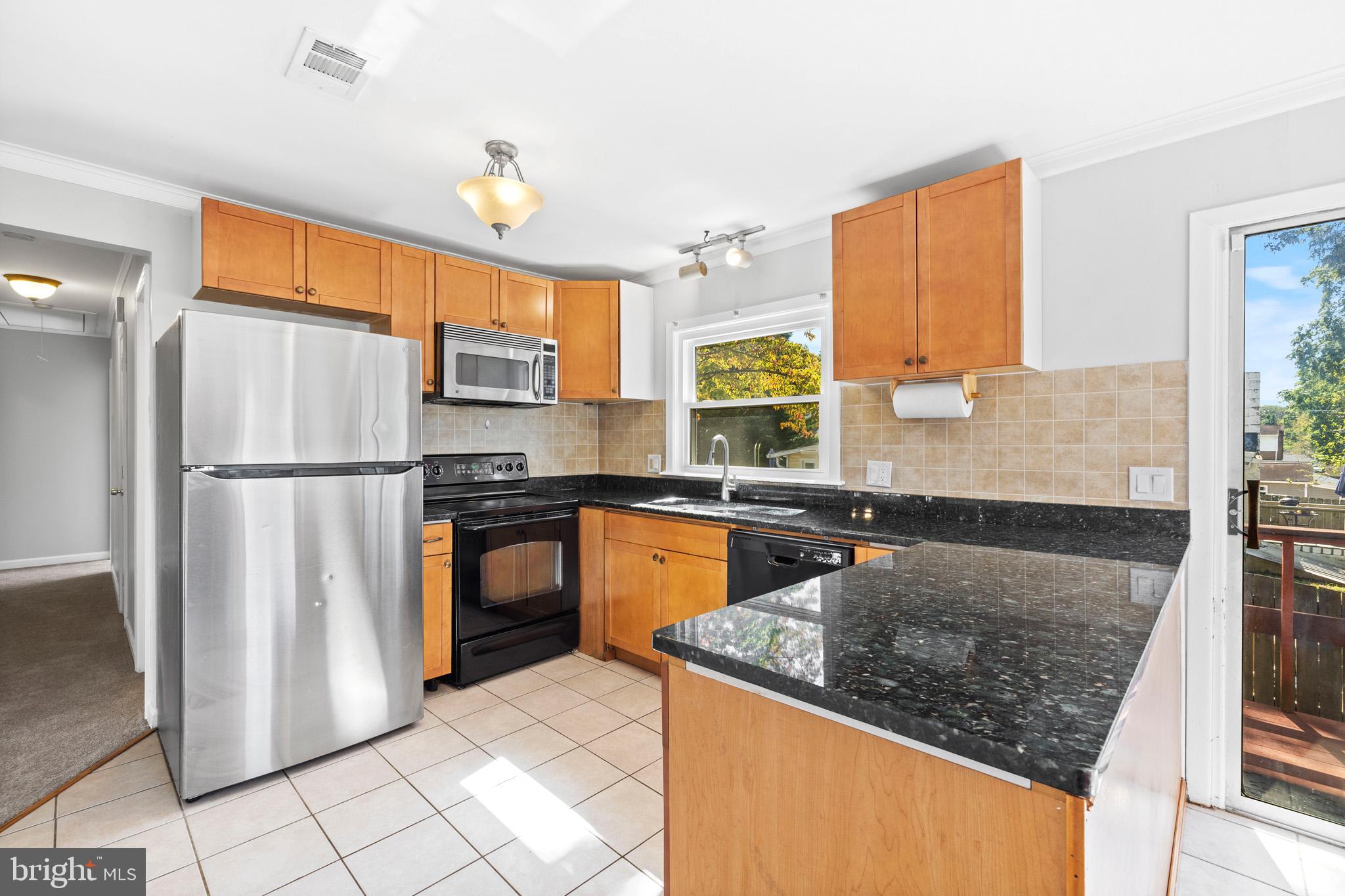 1602 Hilltop Road Edgewater, MD 21037 - Photo 9 of 31