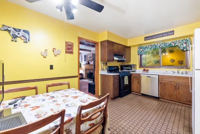 $399,500 | 1001 West Fairfield Court, Glendale, WI 53217