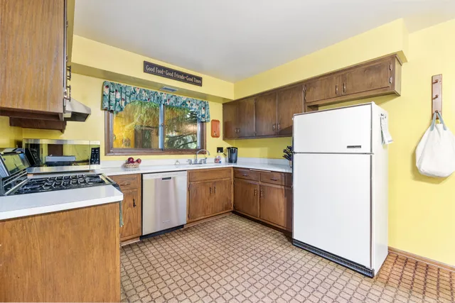 $399,500 | 1001 West Fairfield Court, Glendale, WI 53217