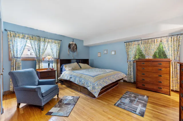 $399,500 | 1001 West Fairfield Court, Glendale, WI 53217