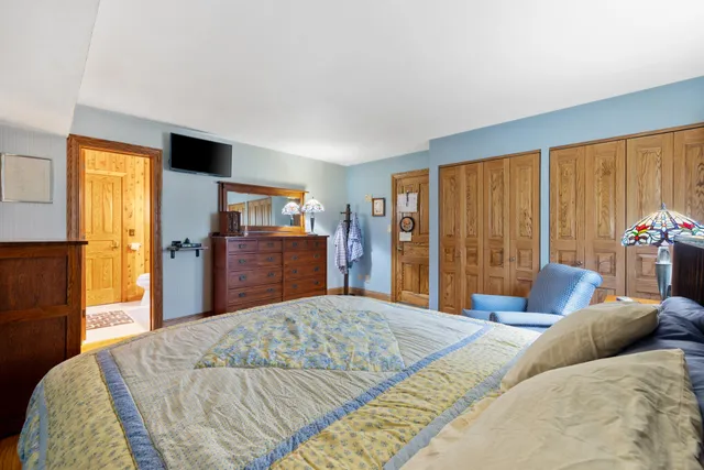 $399,500 | 1001 West Fairfield Court, Glendale, WI 53217