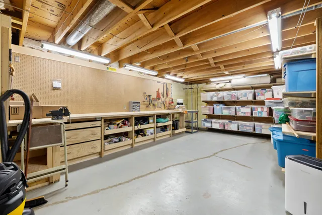 $399,500 | 1001 West Fairfield Court, Glendale, WI 53217