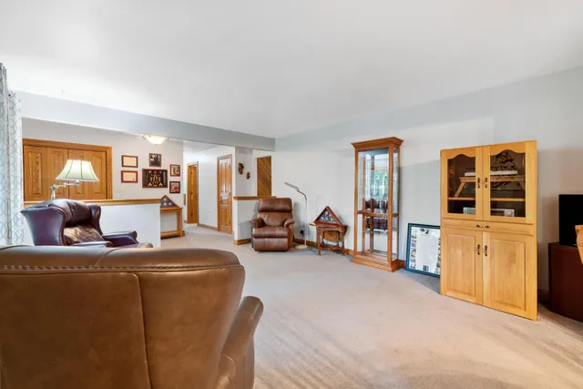 $399,500 | 1001 West Fairfield Court, Glendale, WI 53217