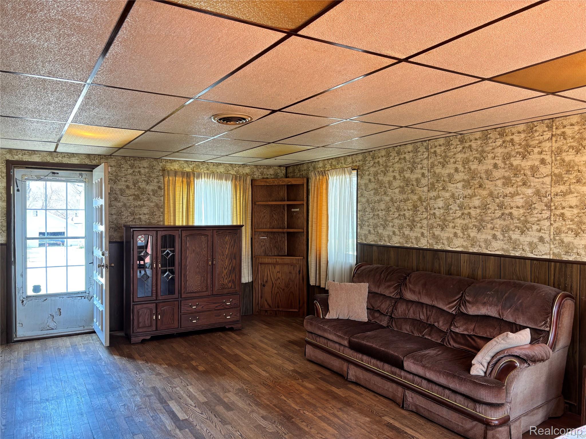 2257 Lodge Road Flint, MI 48532 - Photo 10 of 18 IMG_9417.JPG