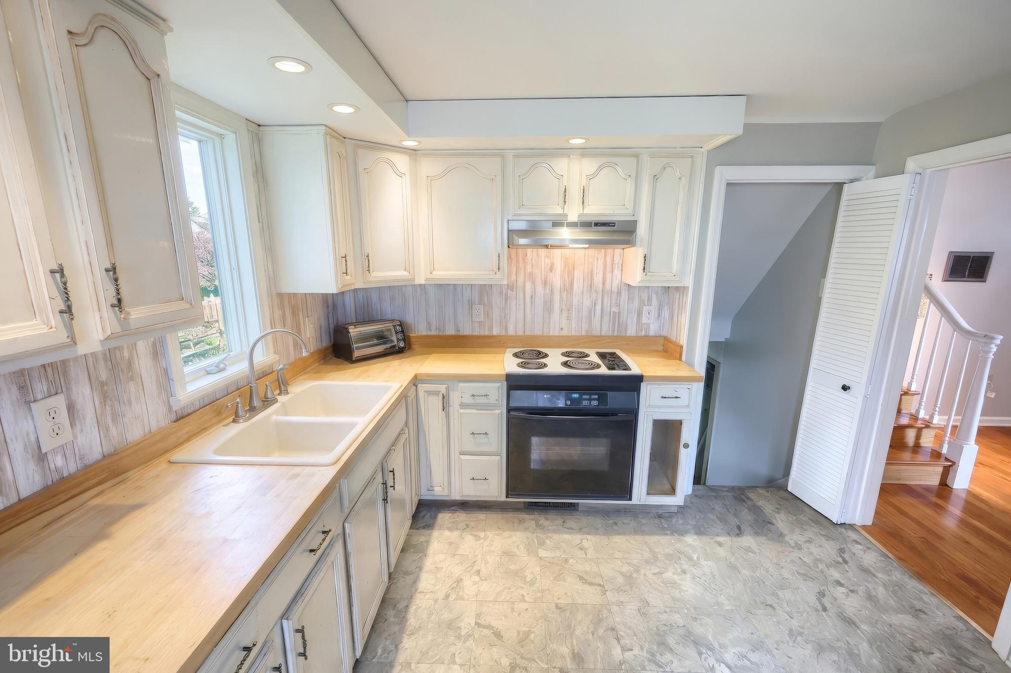 724 Village Road York, PA 17404 - Photo 17 of 31 Gallery Image 17