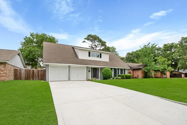 a front view of house with yard