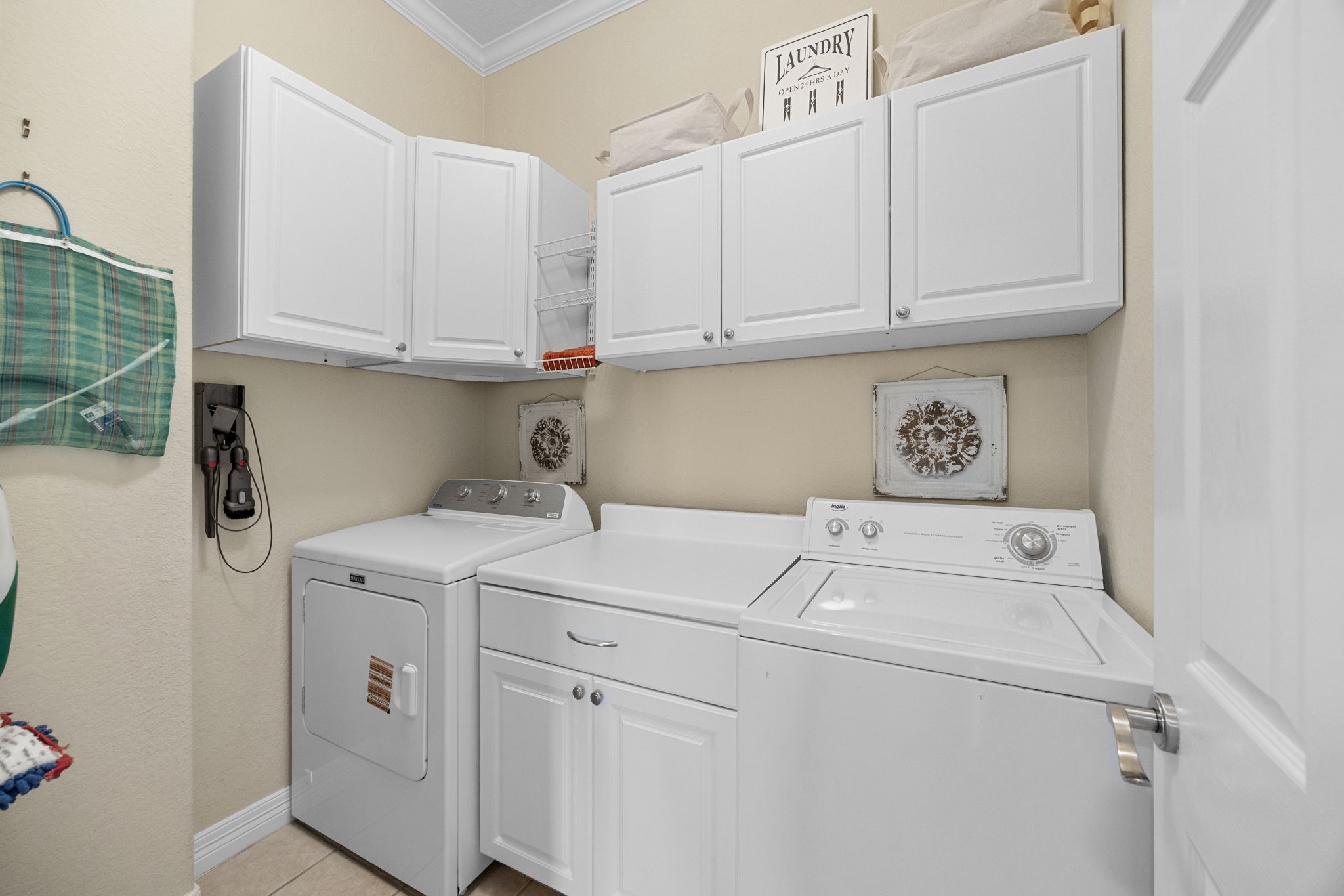 609 Gardner Street Houston, TX 77009 - Photo 14 of 31 a utility room with dryer and washer