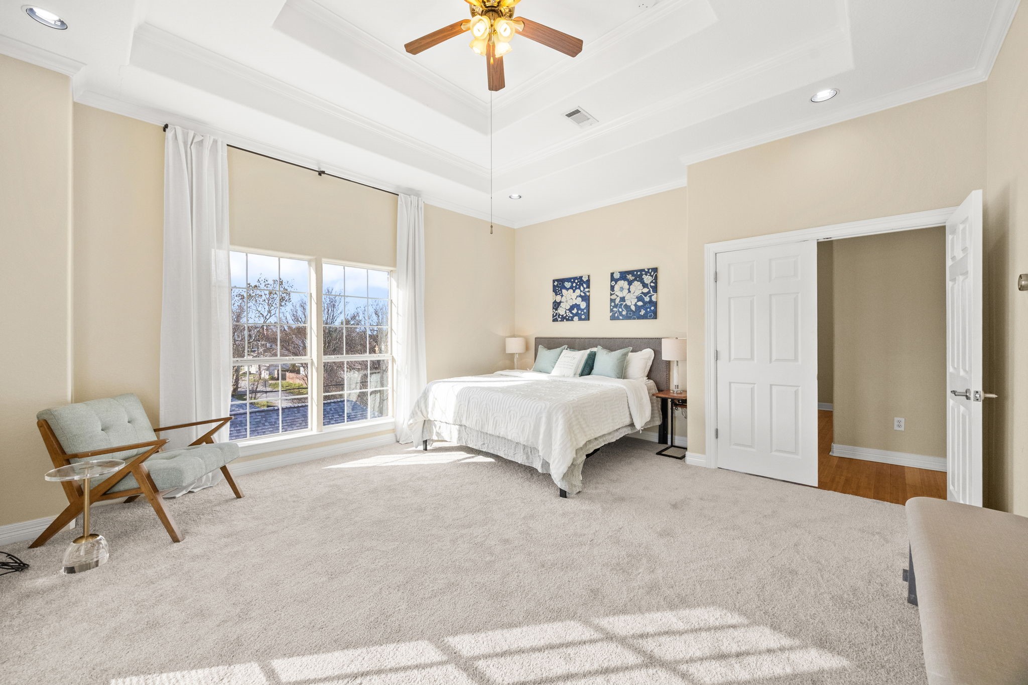 609 Gardner Street Houston, TX 77009 - Photo 16 of 31 a spacious bedroom with a bed and a chandelier