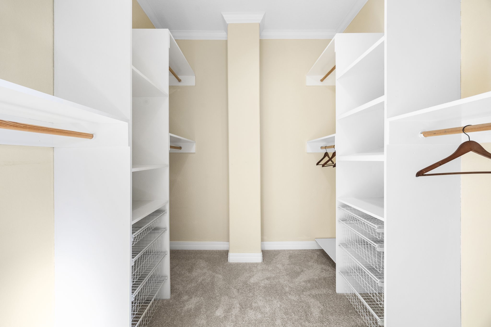 609 Gardner Street Houston, TX 77009 - Photo 20 of 31 a view of closet