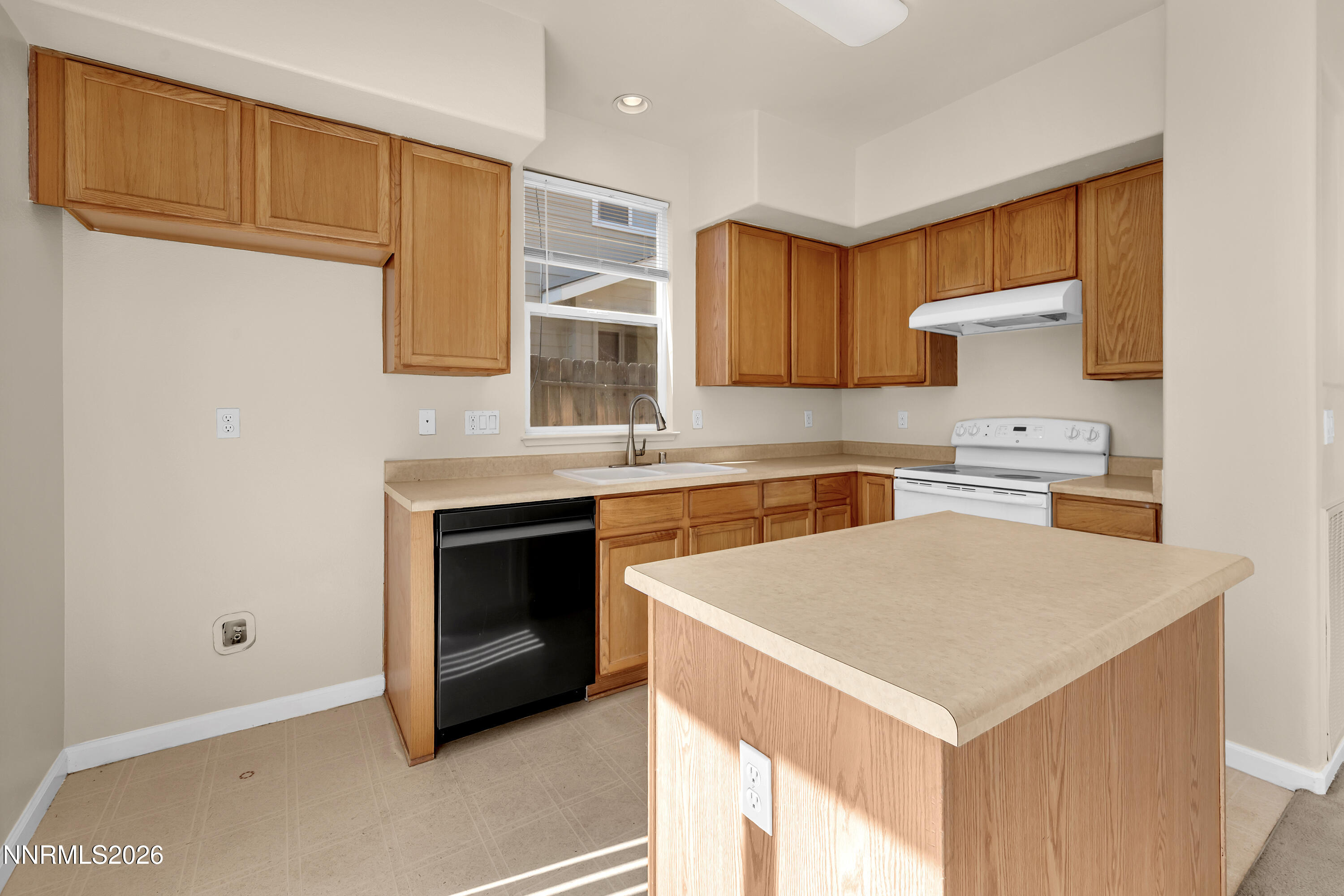 9248 Running Dog Circle Reno, NV 89506 - Photo 11 of 36 Kitchen 2