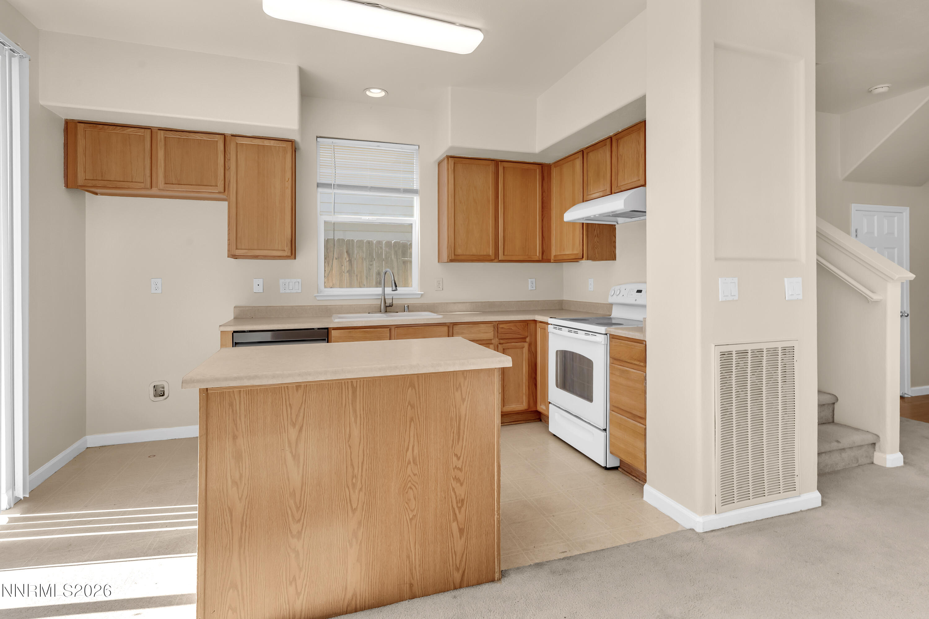 9248 Running Dog Circle Reno, NV 89506 - Photo 12 of 36 Kitchen 3