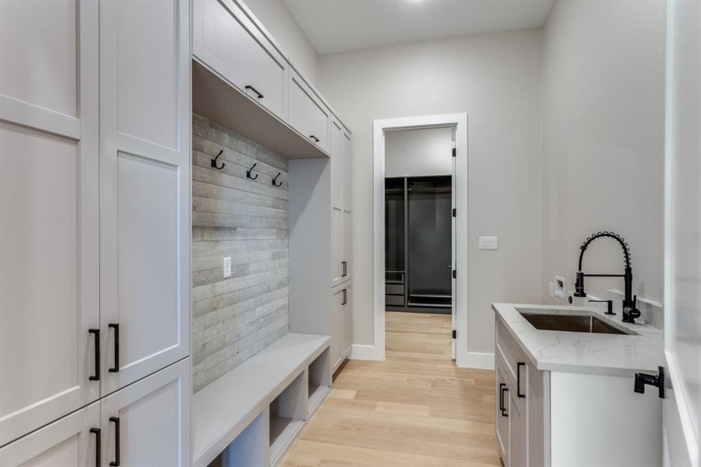 6306 Starlight Ranch Road Godley, TX 76044 - Photo 36 of 40 Mud room off the 3-car garage