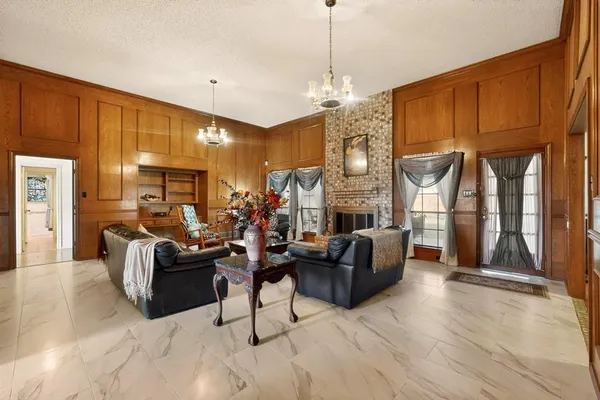 $379,000 | 922 South Greenstone Lane, Duncanville, TX 75137