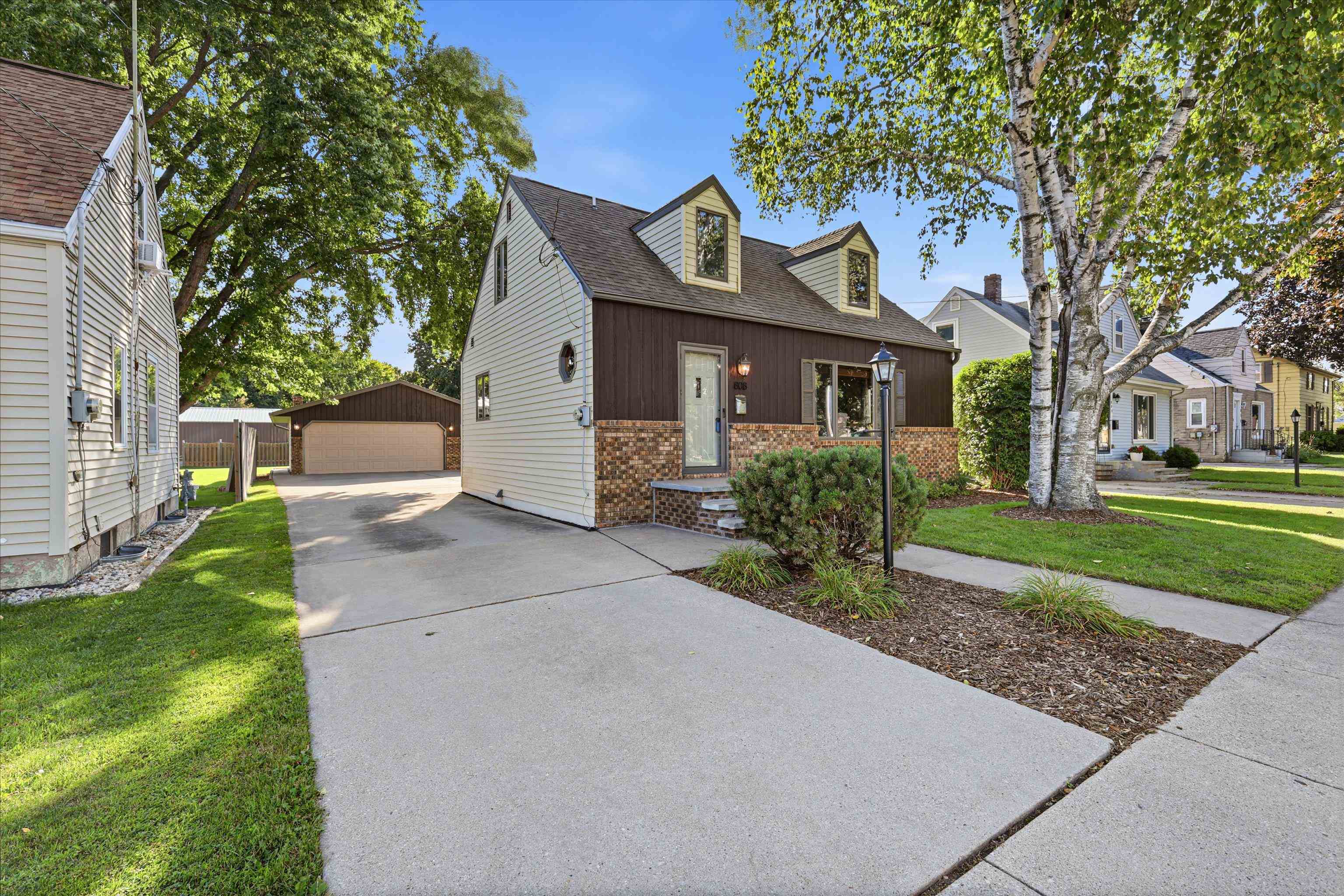808 Grand Avenue Little Chute, WI 54140 - Photo 1 of 31 Gallery Image 1
