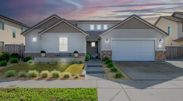 $739,000 | 928 Skansen Street, Kingsburg, CA 93631