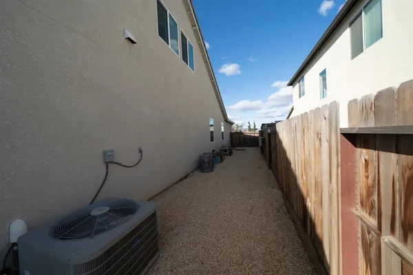 $739,000 | 928 Skansen Street, Kingsburg, CA 93631