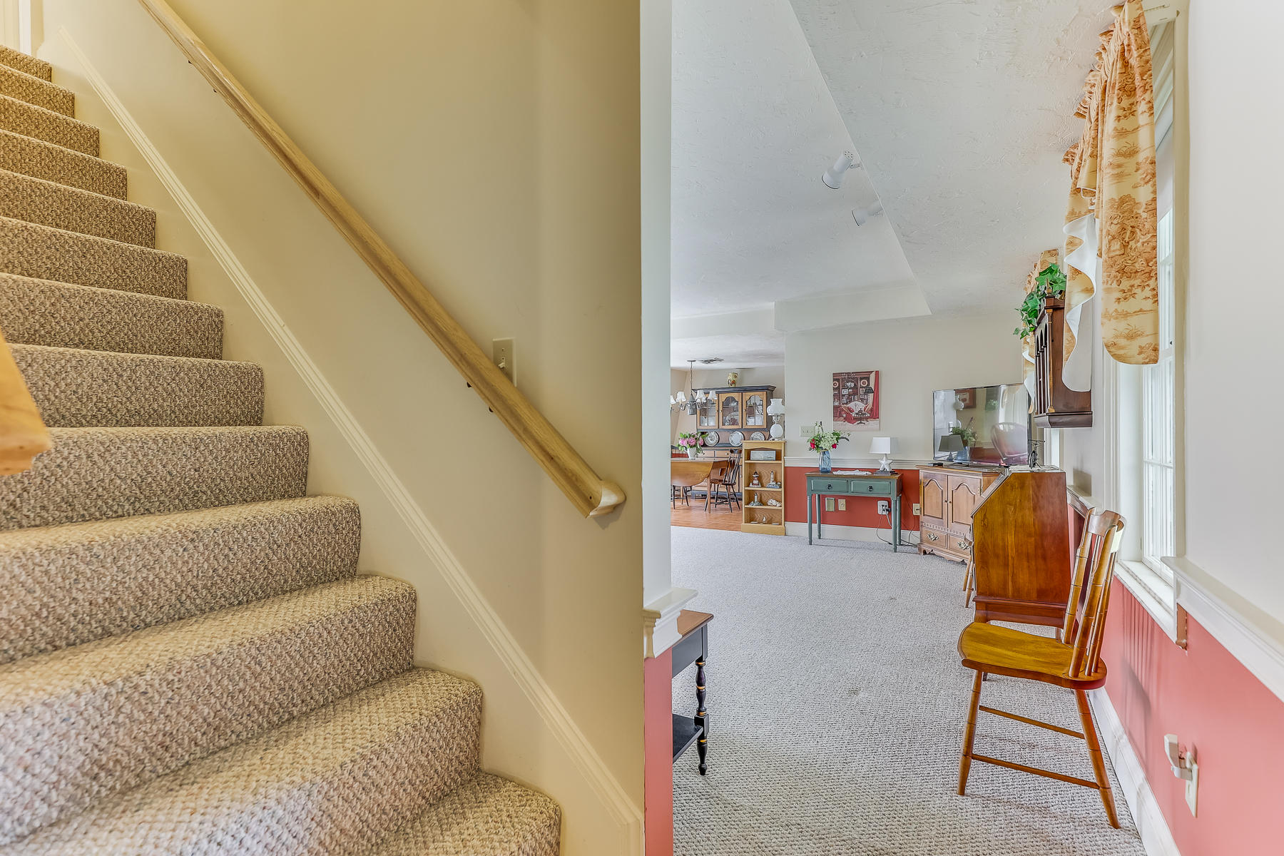 3420 Main Street, Unit 3 Barnstable, MA 02630 - Photo 13 of 28 a living room with furniture and a painting